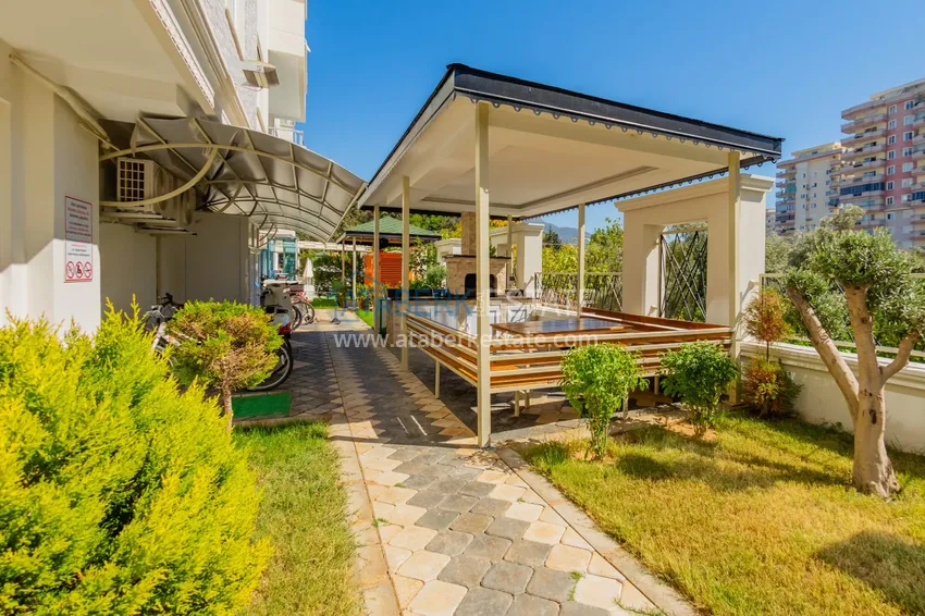 Квартира в Махмутларе меблированная с отдельной кухней и видом на горы располагает собственной охраняемой территорией с инфраструктурой 9 