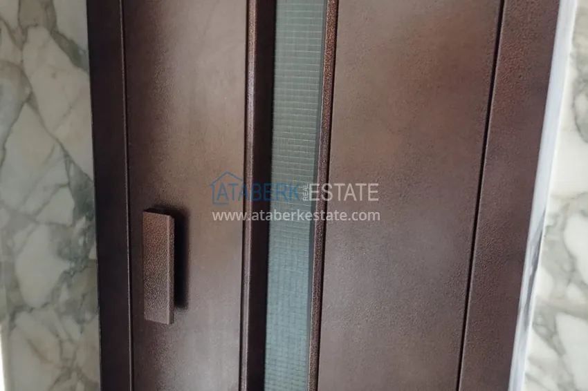 Квартира в центре Алании четырехкомнатная с мебелью и отдельной кухней 7 