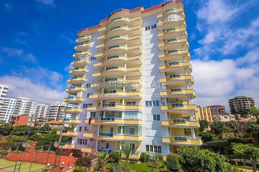 Квартира с мебелью и застекленным балконом в Алании, Махмутларе 7 