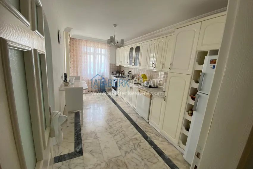 Приобрести Квартира в Махмутларе с мебелью и отдельной кухней в комплексе на первой береговой 7 