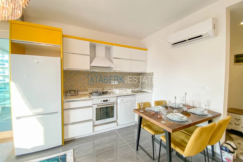 Приобрести Квартира в Махмутларе с новой мебелью и застекленным балконом в комплексе комфорт-класса 8 