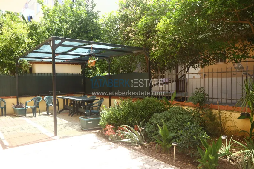 Квартира в центре Алании, трехкомнатная, с мебелью и застекленным балконом 2 