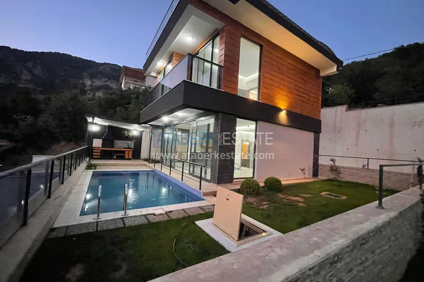 Люксовые виллы от застройщика в Алании – район Бекташ 9 