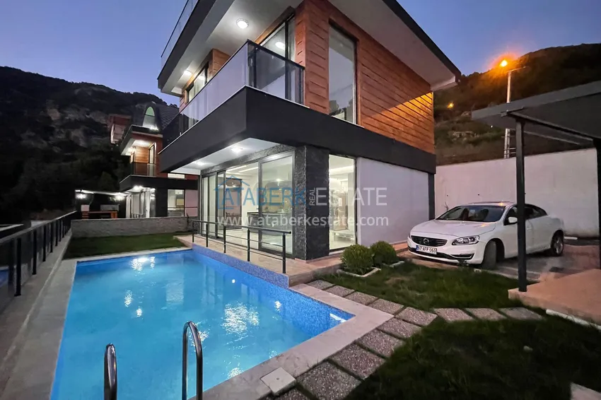 Люксовые виллы от застройщика в Алании – район Бекташ 11 