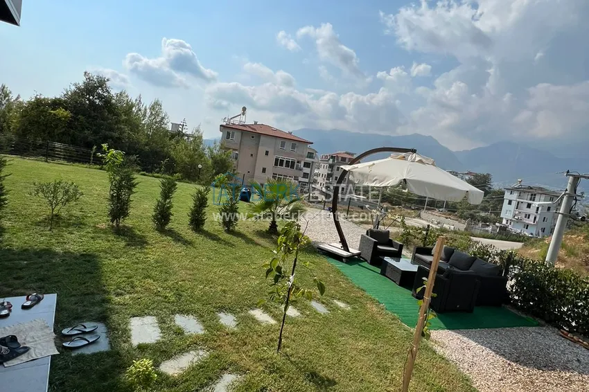 Приобрести Меблированная квартира с выходом в сад и видом на горы в Алании, район Оба в уютном жилом комплексе 10 