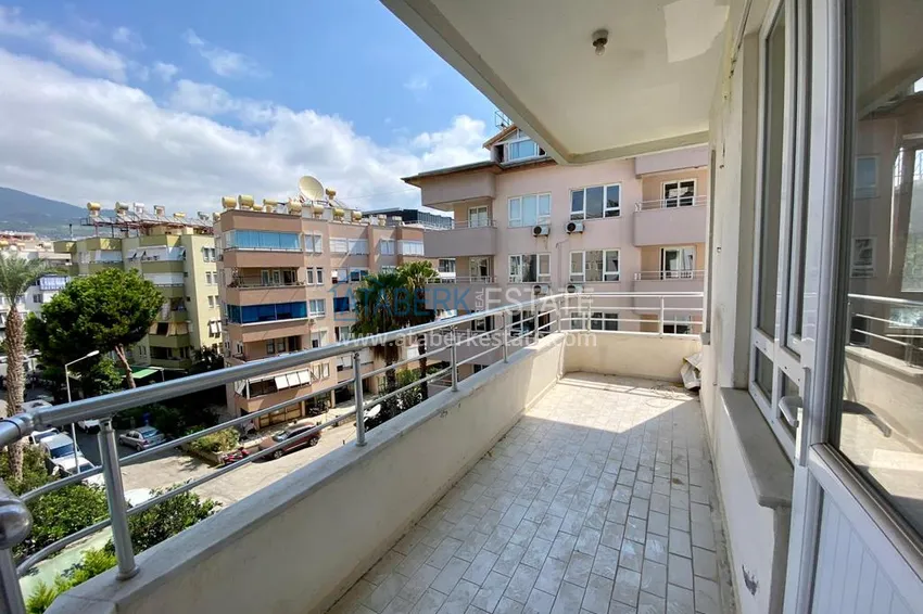 Приобрести Линейная квартира с 3 спальнями и боковым видом на море в районе Оба 13 