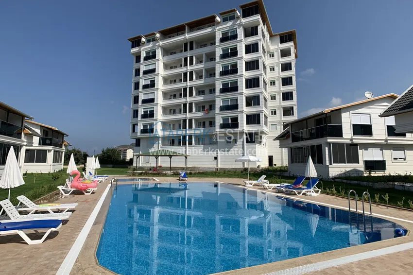 Совершено новая трехкомнатная квартира в Газипаше частично меблирована 1 