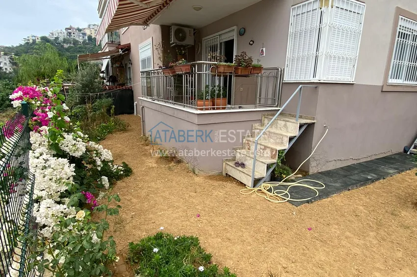 Трехкомнатная квартира с современным интерьером в Алании – горный район Тепе 2 