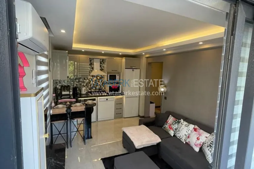 Приобрести Квартира в в центре Алании, двухкомнатная с мебелью в жилом комплексе рядом с морем 1 