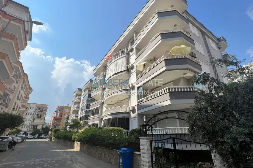 Квартира 2+1 в районе Оба с мебелью и застекленным балконом в комфортабельном жилом комплексе 1 