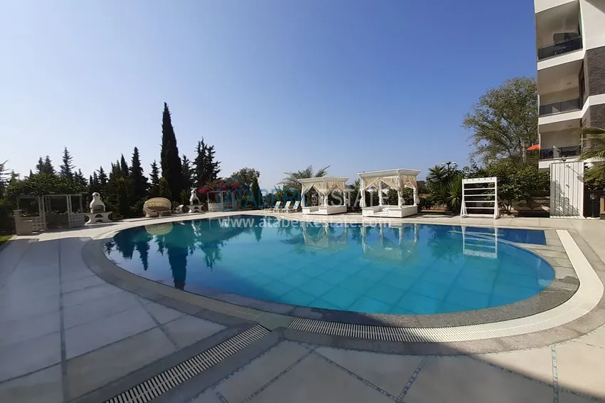 Квартира в центре Алании с отдельной кухней и 3 спальнями 3 