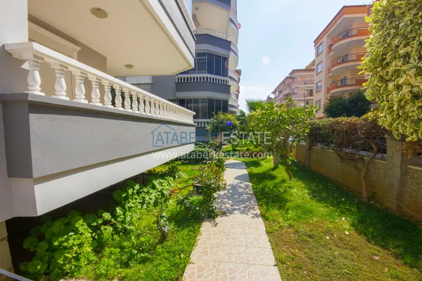 Квартира 2+1 в районе Оба с мебелью и застекленным балконом в комфортабельном жилом комплексе 4 