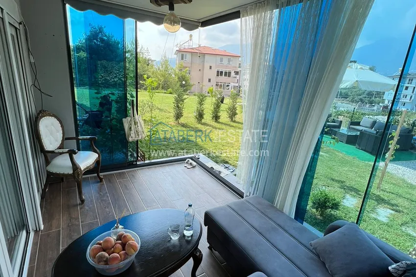 Приобрести Меблированная квартира с выходом в сад и видом на горы в Алании, район Оба в уютном жилом комплексе 8 