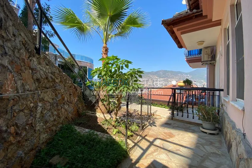 Квартира в самом сердце города Алании с мебелью и роскошными видовыми характеристиками 9 