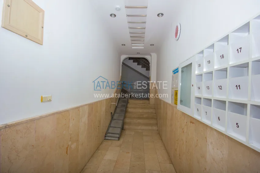 Квартира 2+1 в районе Оба с мебелью и застекленным балконом в комфортабельном жилом комплексе 9 