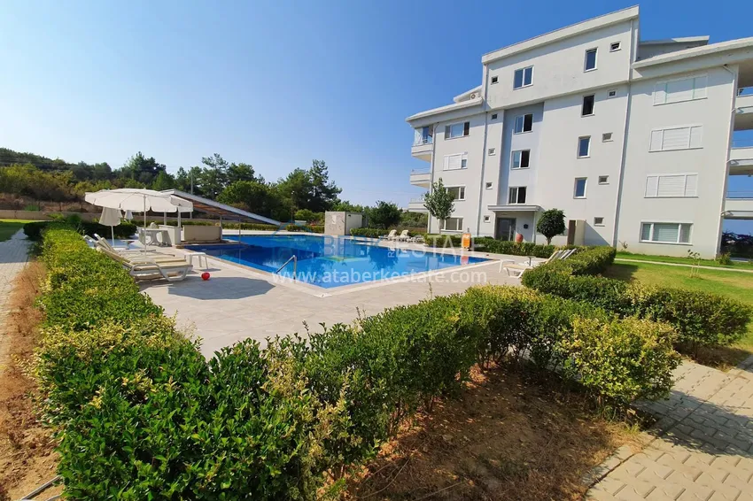 Квартира с выходом в сад и застеклённым балконом в Оба в уютном жилом комплексе 1 