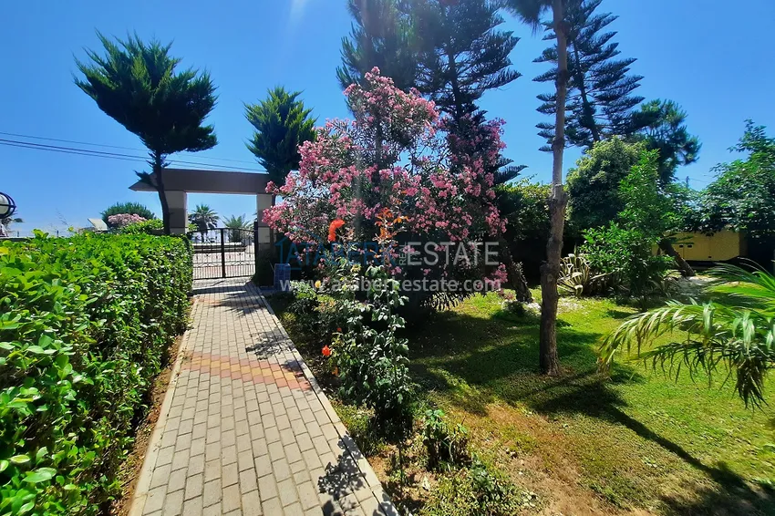 Квартира с мебелью в уютном комплексе на 1 береговой линии в Кестеле 10 