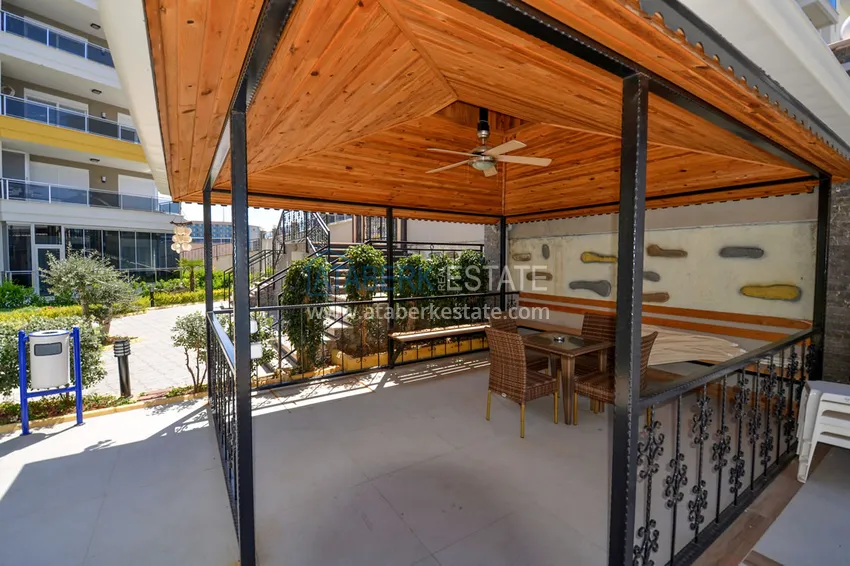 Квартира с мебелью и застекленным балконом - вторая линия от моря в Кестеле 13 