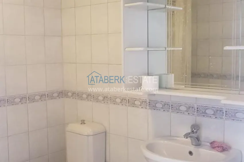 Приобрести Трехкомнатная квартира с отдельной кухней в Алании – центр, район пляжа Кейкубат  17 