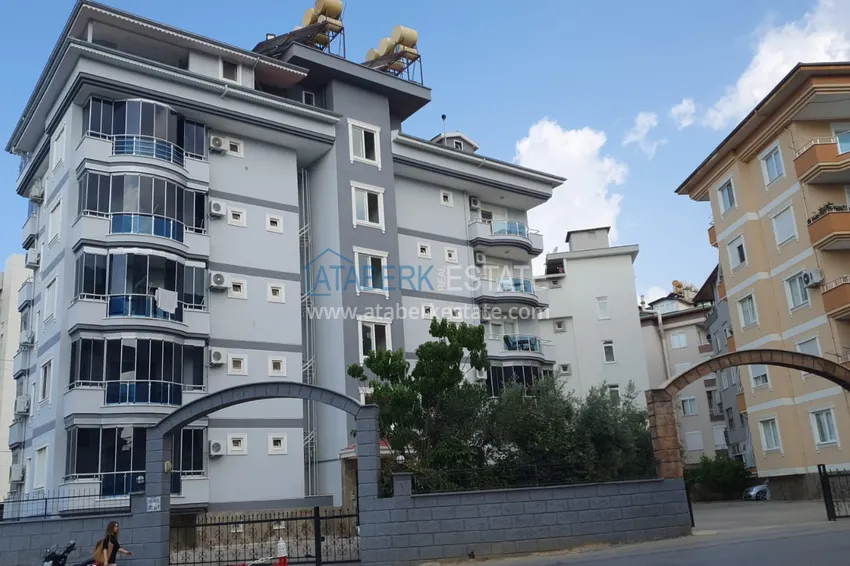 Квартира с мебелью и застекленным балконом в районе Оба - Алания 1 