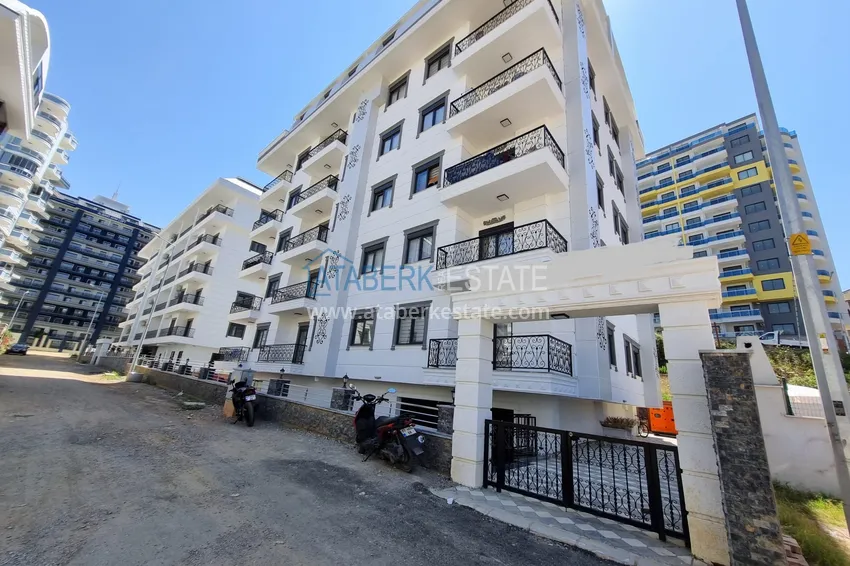 Пентхаус-дуплекс в Махмутларе с мебелью в элитном комплексе  1 