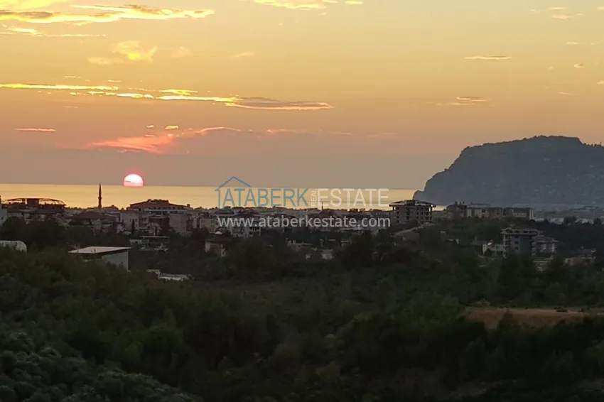 Квартира с выходом в сад и застеклённым балконом в Оба в уютном жилом комплексе 23 