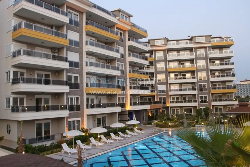 Квартира с мебелью и застекленным балконом - вторая линия от моря в Кестеле 4 