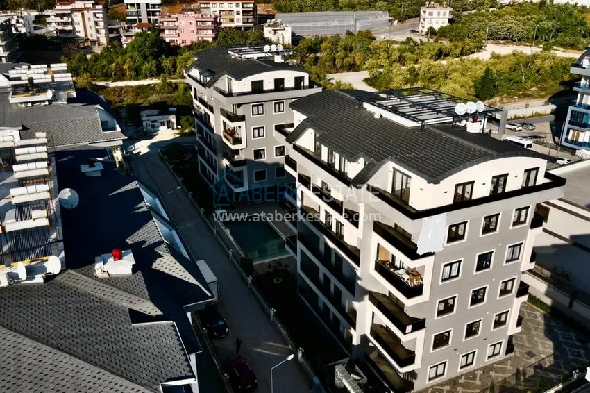 Квартира с выходом в сад, видом на горы и новой мебелью в районе Оба - Алания 3