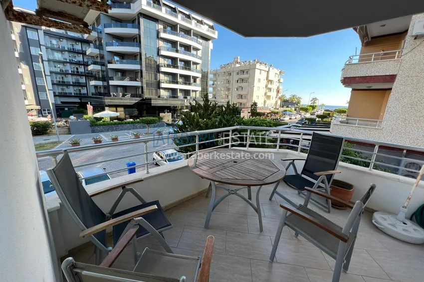 Приобрести Трехкомнатная квартира с видом на море в районе Оба – вторая линия от моря 7 