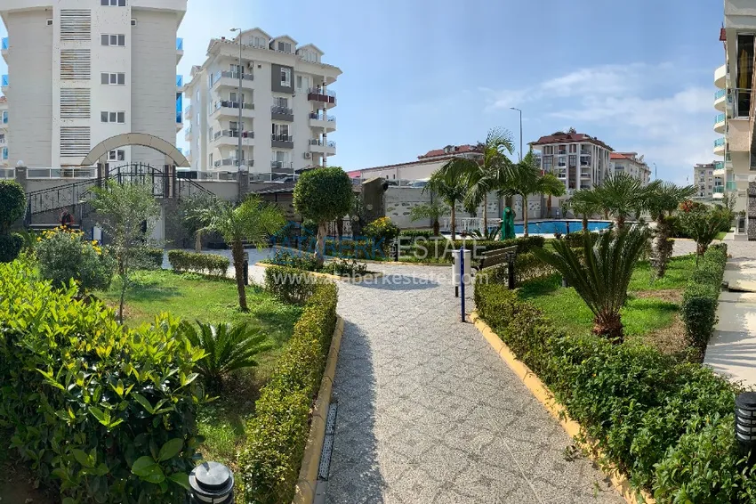 Квартира с мебелью и застекленным балконом - вторая линия от моря в Кестеле 10 