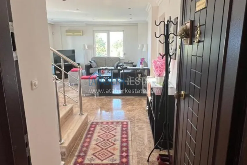 Приобрести Двухуровневая квартира с мебелью и застекленным балконом в районе Джикджилли 1 