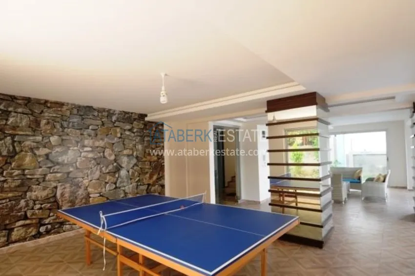 Квартира в Кестеле с мебелью, в комплексе на первой береговой линии 26 