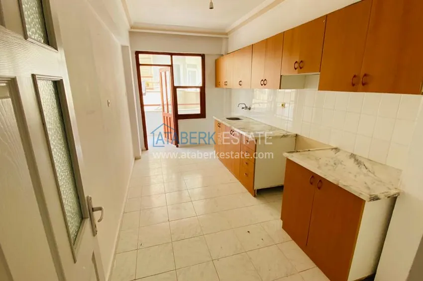 Приобрести Городская квартира в центре Алании в жилом турецком доме  3 