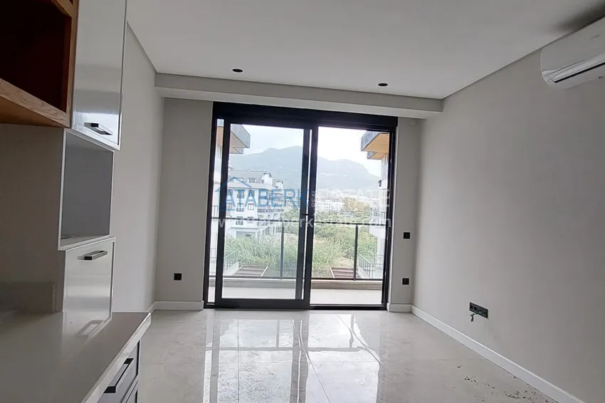 Приобрести Квартира в Оба с видом на горы в новом комплексе комфорт-класса 4 