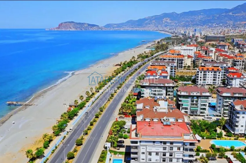 Квартира в Кестеле с мебелью, в комплексе на первой береговой линии 1 