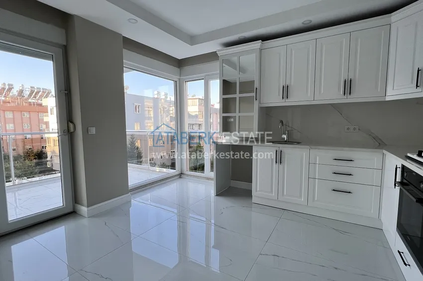 Приобрести Элитная городская квартира с 3 спальнями после капитального ремонта – Анталии, Лара. Подходит для ВНЖ 9 