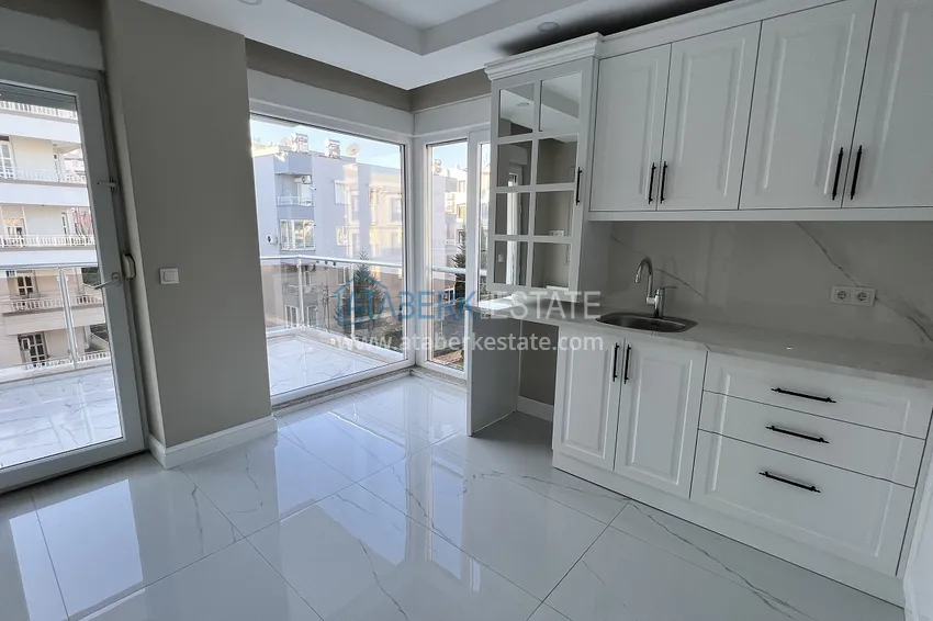 Приобрести Элитная городская квартира с 3 спальнями после капитального ремонта – Анталии, Лара. Подходит для ВНЖ 11 