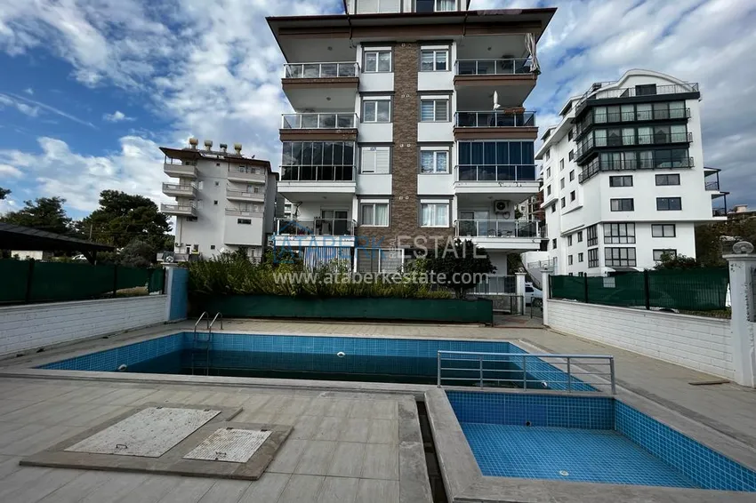 Трехкомнатная квартира после косметического ремонта в районе Оба, Алания 1 