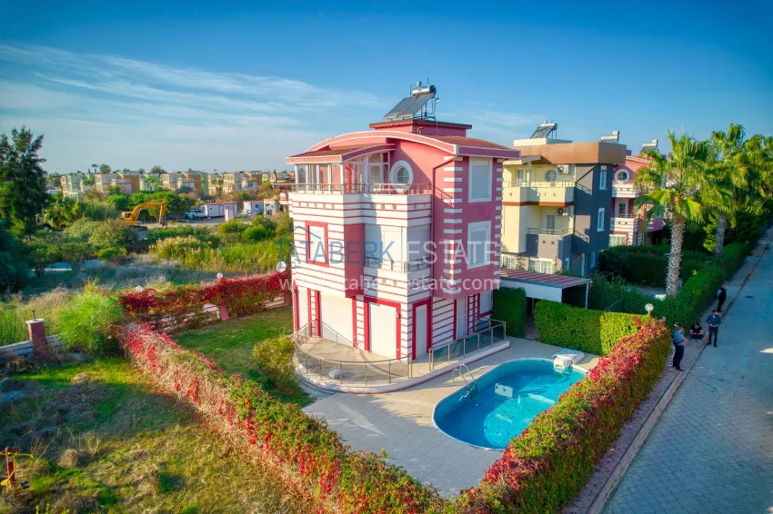 Вилла с мебелью и личным бассейном в коттеджном комплексе – Белек 1 