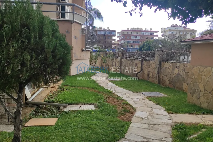 Квартира в Оба трехкомнатная с новой мебелью в жилом комплексе 2 