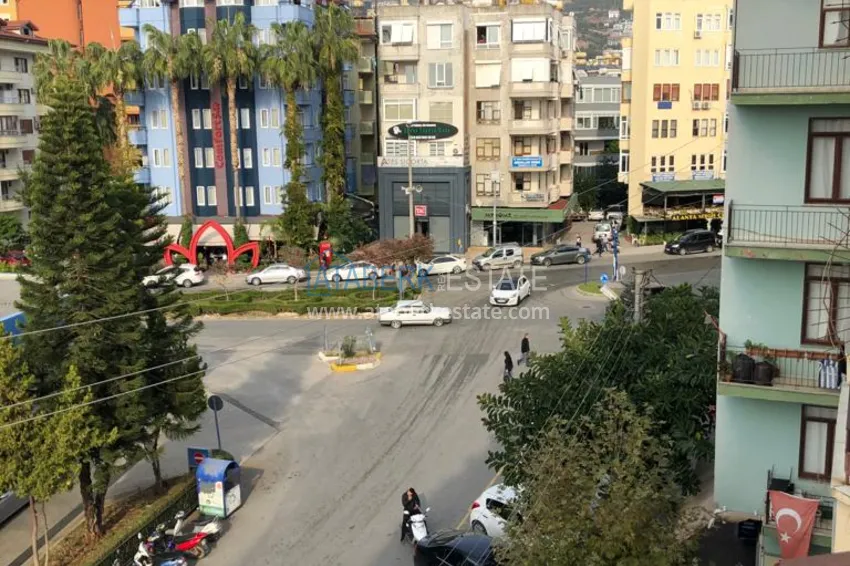 Приобрести Двухкомнатная городская квартира с отдельной кухней в центре Алании в жилом турецком доме  19 