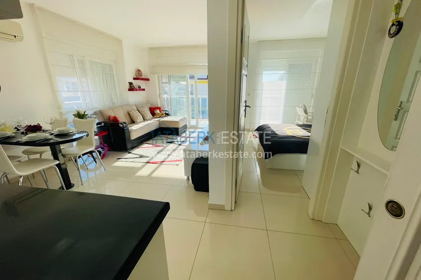 Приобрести Меблированная двухкомнатная квартира рядом с морем в Алании район Оба 1 