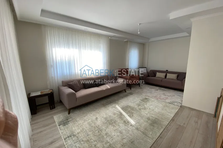 Приобрести Городская четырехкомнатная квартира с мебелью и отдельной кухней в Газипаше, Пазарджи 3 