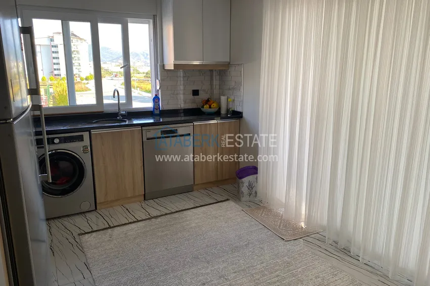 Приобрести Городская четырехкомнатная квартира с мебелью и отдельной кухней в Газипаше, Пазарджи 5 