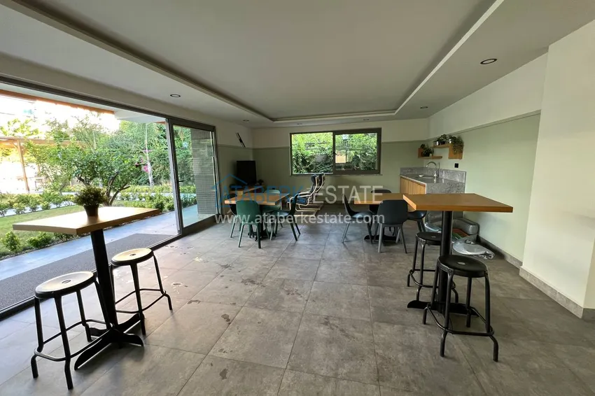 Квартира 2+1 с мебелью в районе Кестель на первой береговой линии 11 