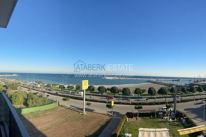 Приобрести Небольшой жилой комплекс в самом сердце Эрдемли, расположенный прямо у моря. 13 