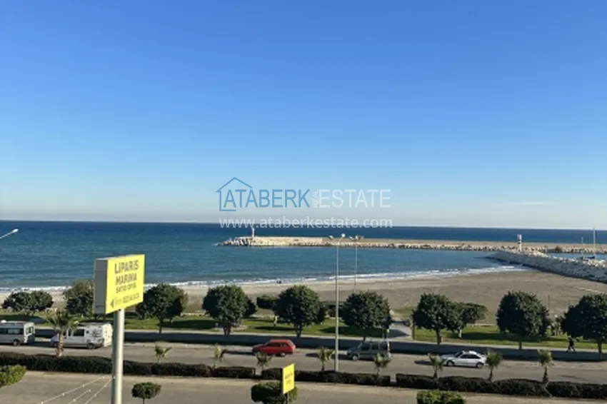 Приобрести Небольшой жилой комплекс в самом сердце Эрдемли, расположенный прямо у моря. 15 