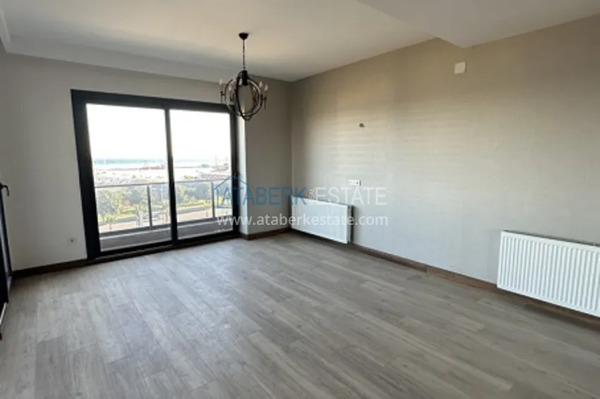 Приобрести Небольшой жилой комплекс в самом сердце Эрдемли, расположенный прямо у моря. 1 