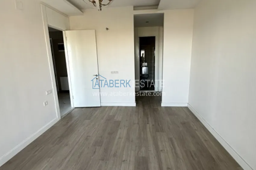 Приобрести Небольшой жилой комплекс в самом сердце Эрдемли, расположенный прямо у моря. 4 