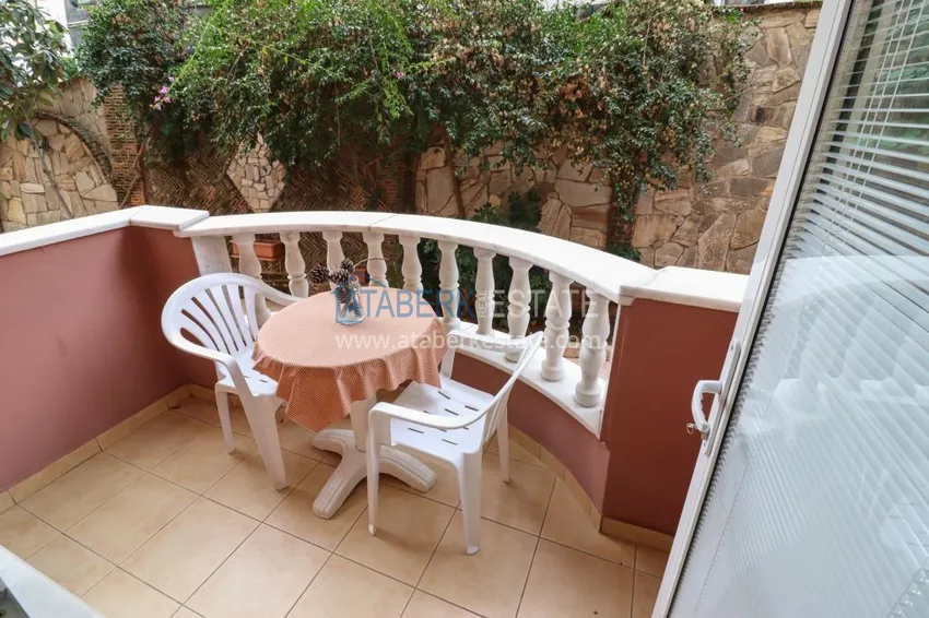 Приобрести Просторная двухкомнатная квартира с мебелью и тремя балконами – центр Алании, Дамлаташ 10 